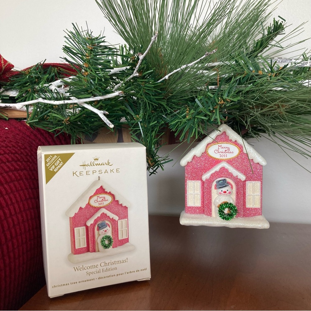 3/$35 HALLMARK 2011 holiday house